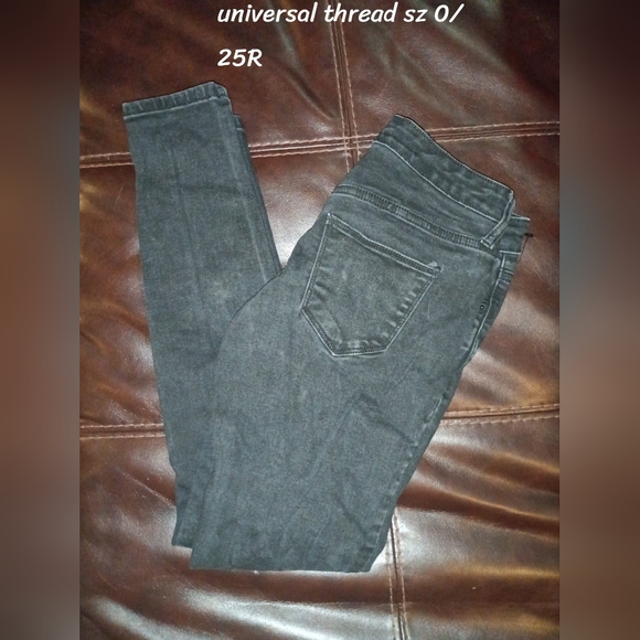 Universal Thread - Picture 1 of 1